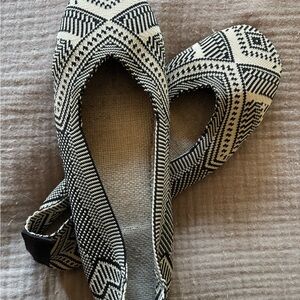 Black and White Patterned Women's Flats